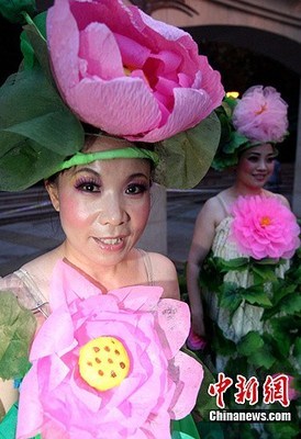 新疆油城克拉瑪依舉辦環(huán)保時裝秀倡導(dǎo)綠色生活(2)-中新網(wǎng)